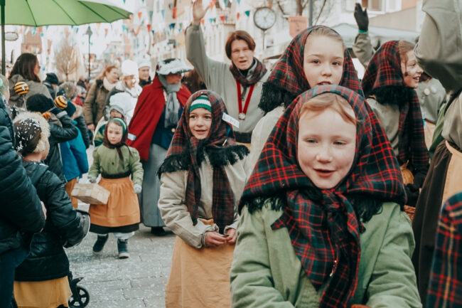 02_Trailer.02_11_24_20.Standbild036-2